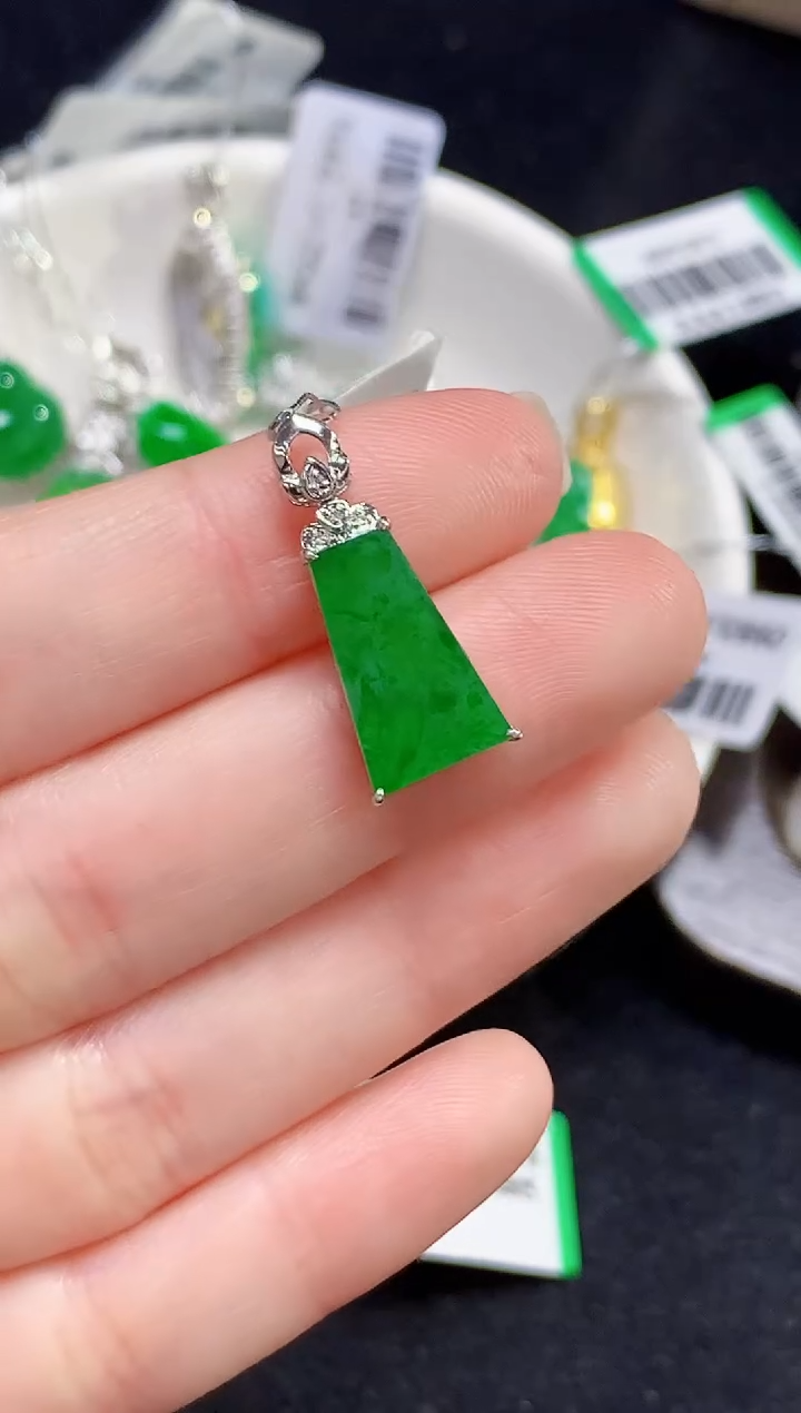 吊坠(不含链)18K金镶嵌翡翠L2053多样性发其一