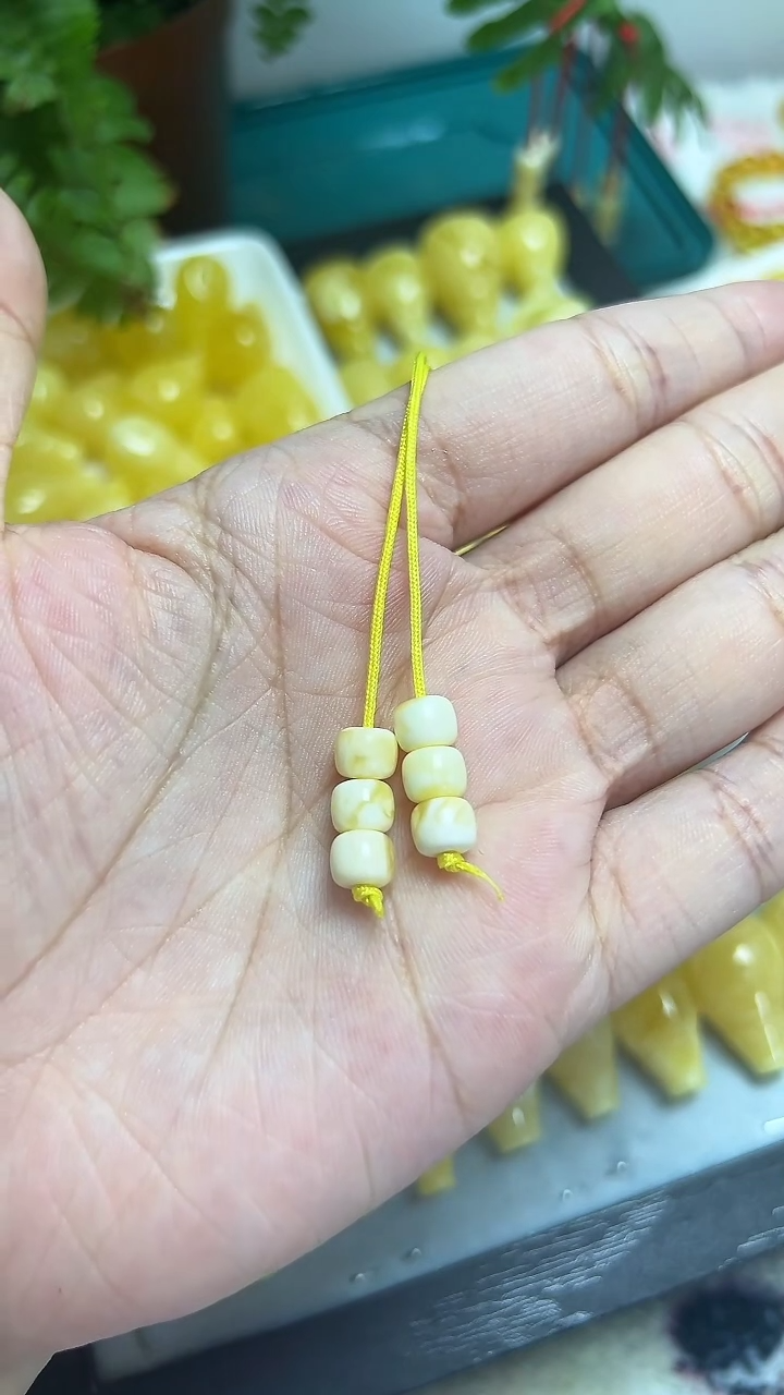 未镶嵌琥珀裸石弟子珠