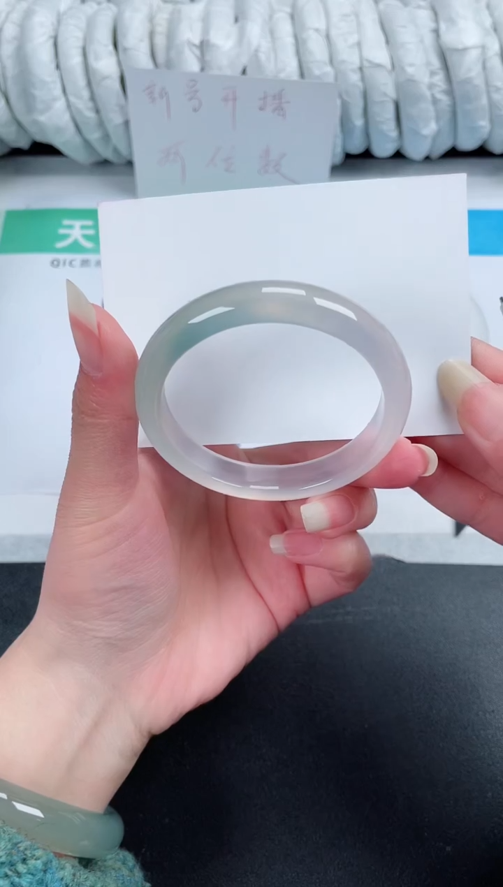 【闪购商品】石英质玉手镯未镶嵌12-53.5