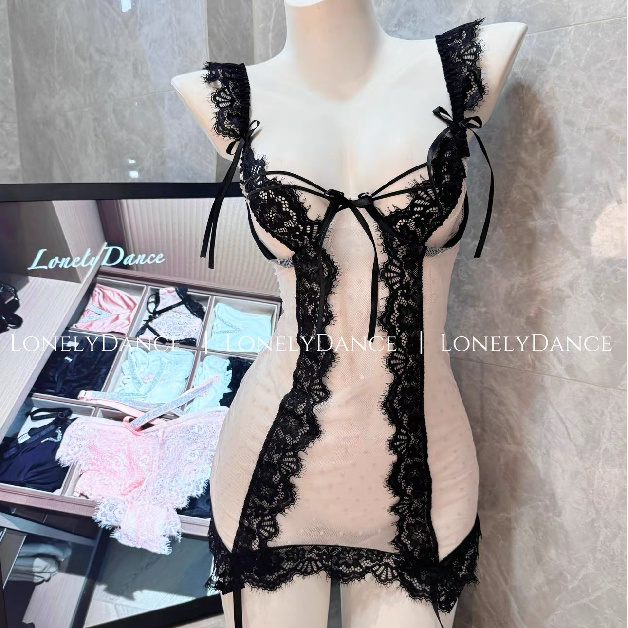 猫什么喵pro·质感超好*法式风波点蕾丝吊带睡裙