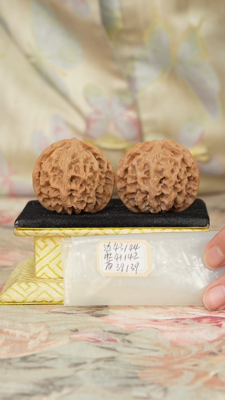 【闪购商品】文玩核桃把件苹果园