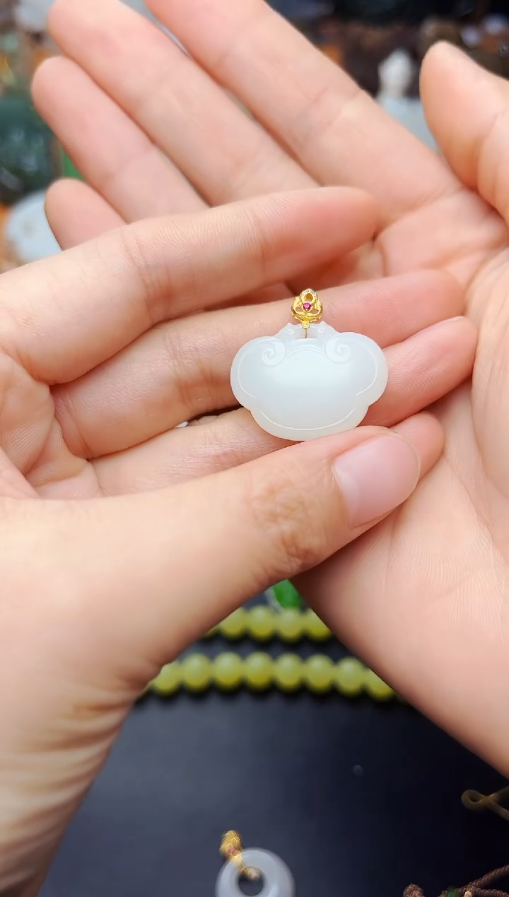 【闪购商品】和田玉颈饰18K金镶嵌如意锁