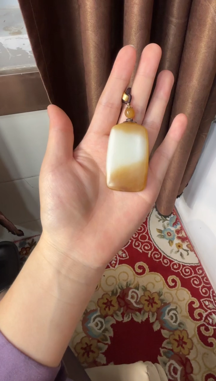 【闪购商品】和田玉吊坠(赠链)未镶嵌且末金山微色差吊坠