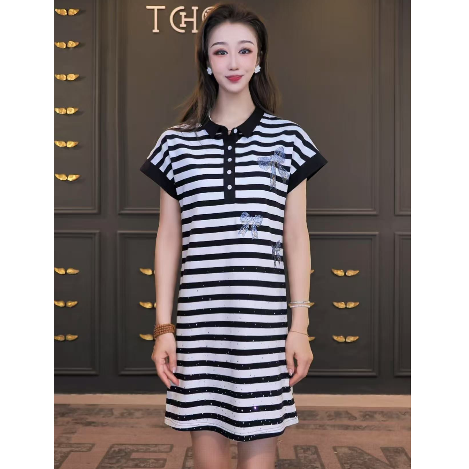 TCH轻奢烫钻工艺时尚休闲条纹蝴蝶结连衣裙女T75B30E1171tch