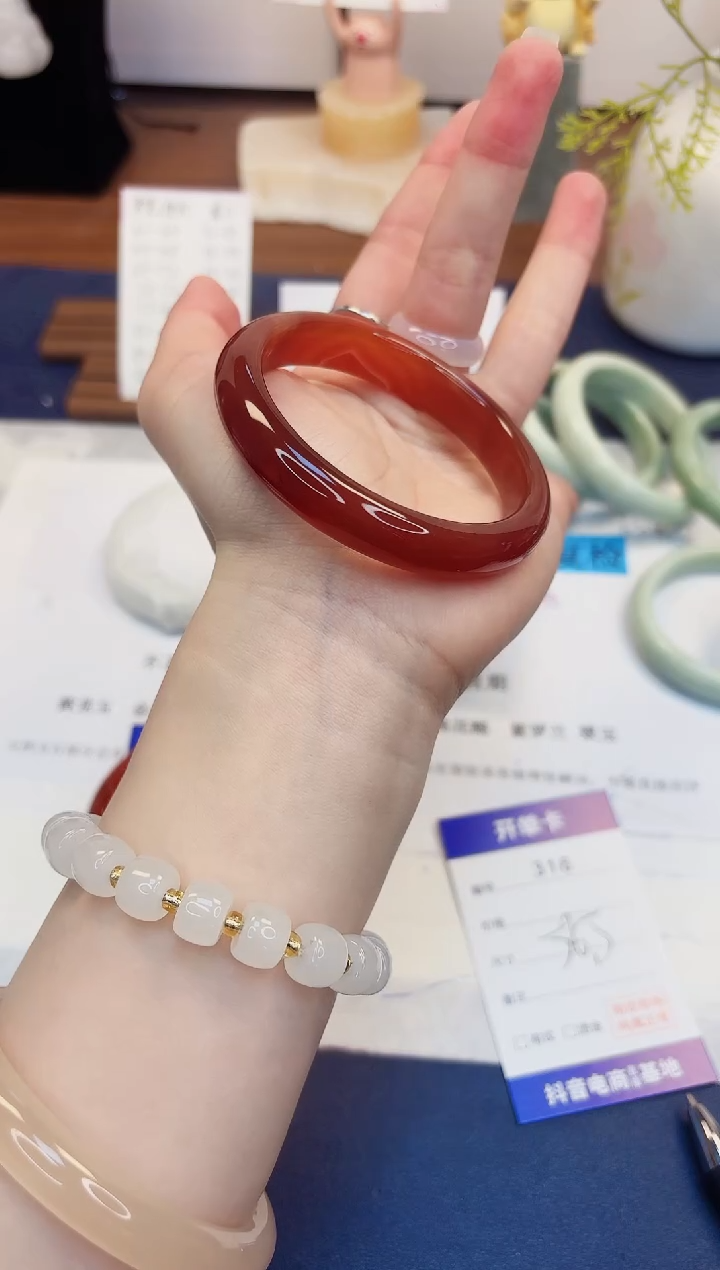 【闪购商品】石英质玉手镯未镶嵌316-玛瑙-圈口56