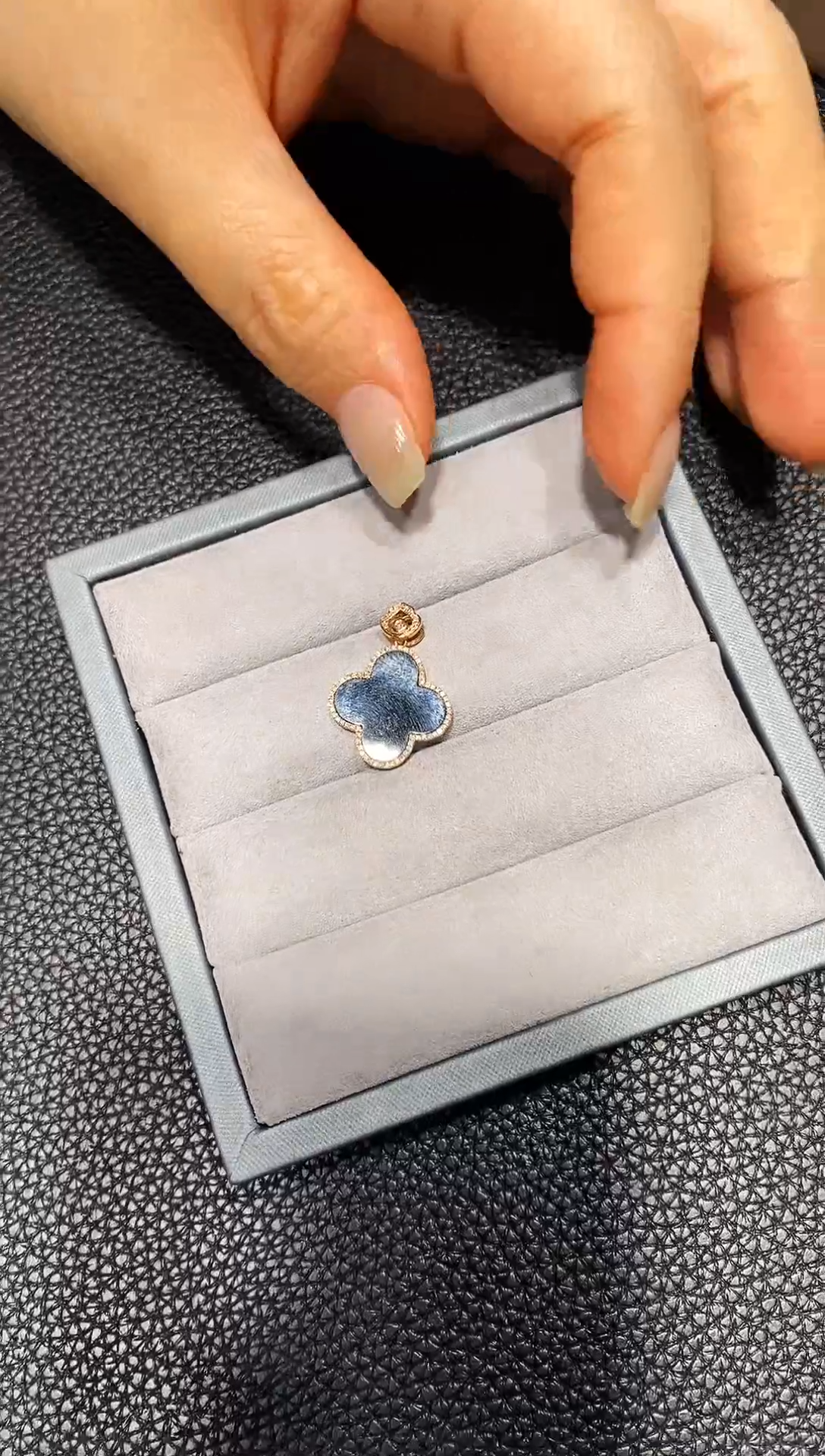 翡翠18K金镶嵌吊坠(不含链)墨翠四叶草