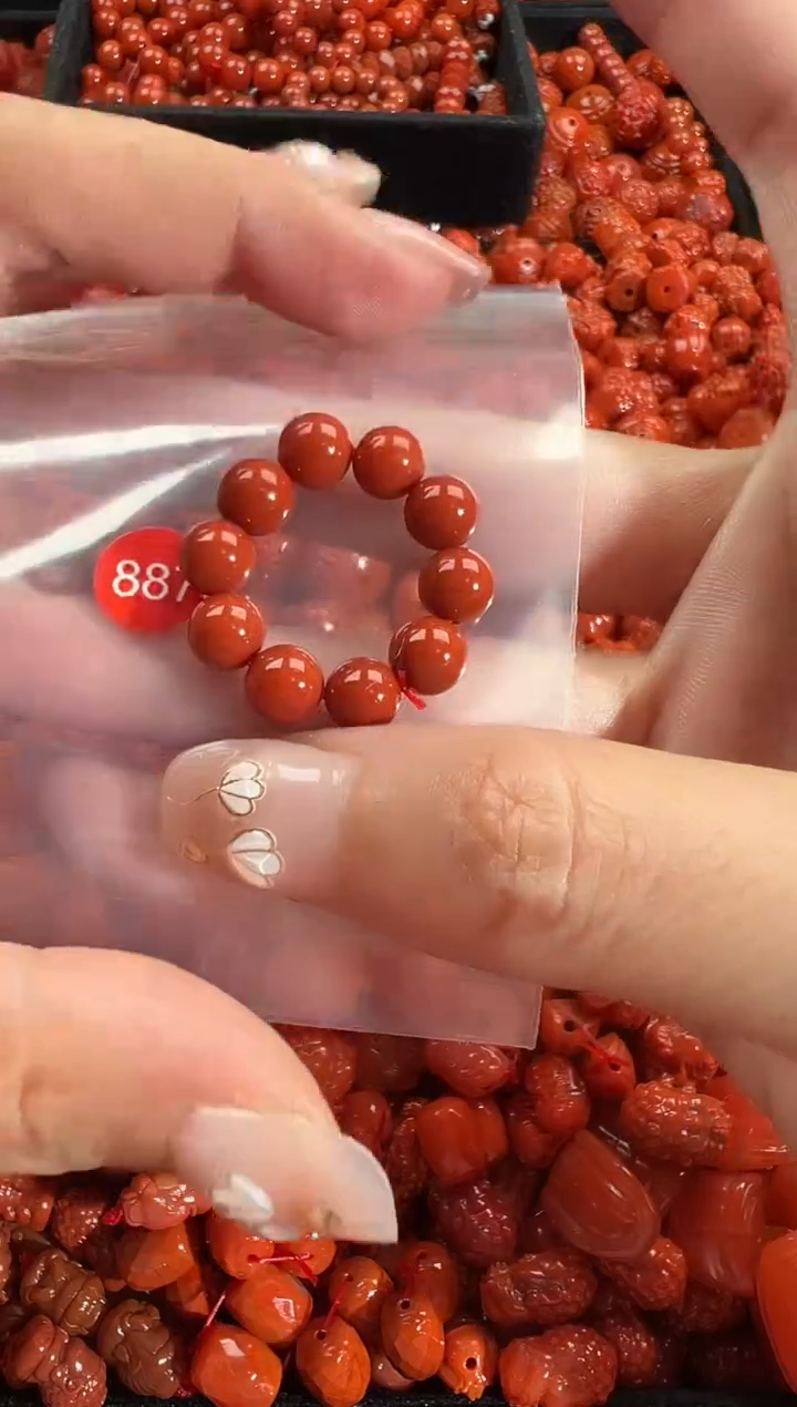 颈饰未镶嵌南红玛瑙1