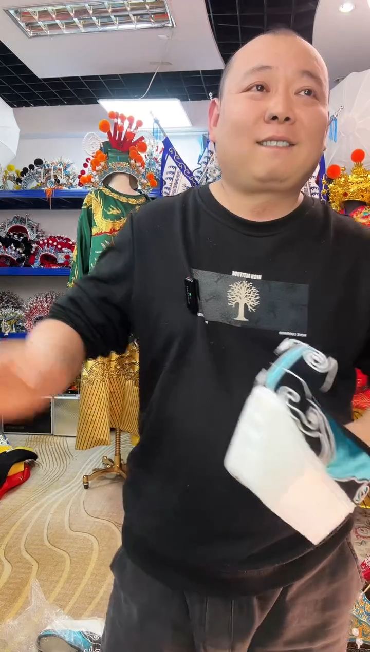 牛****！戏曲云头靴3寸41码