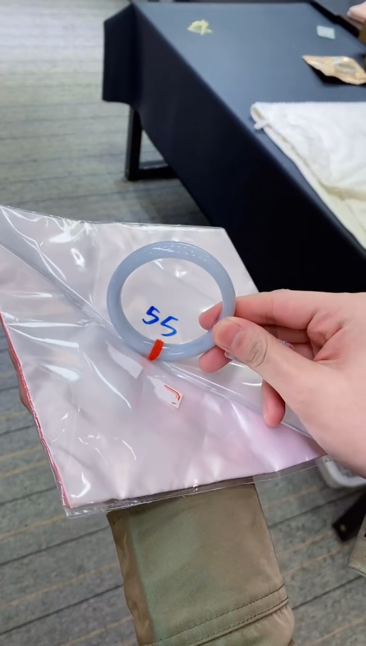 【闪购商品】翡翠手镯未镶嵌             