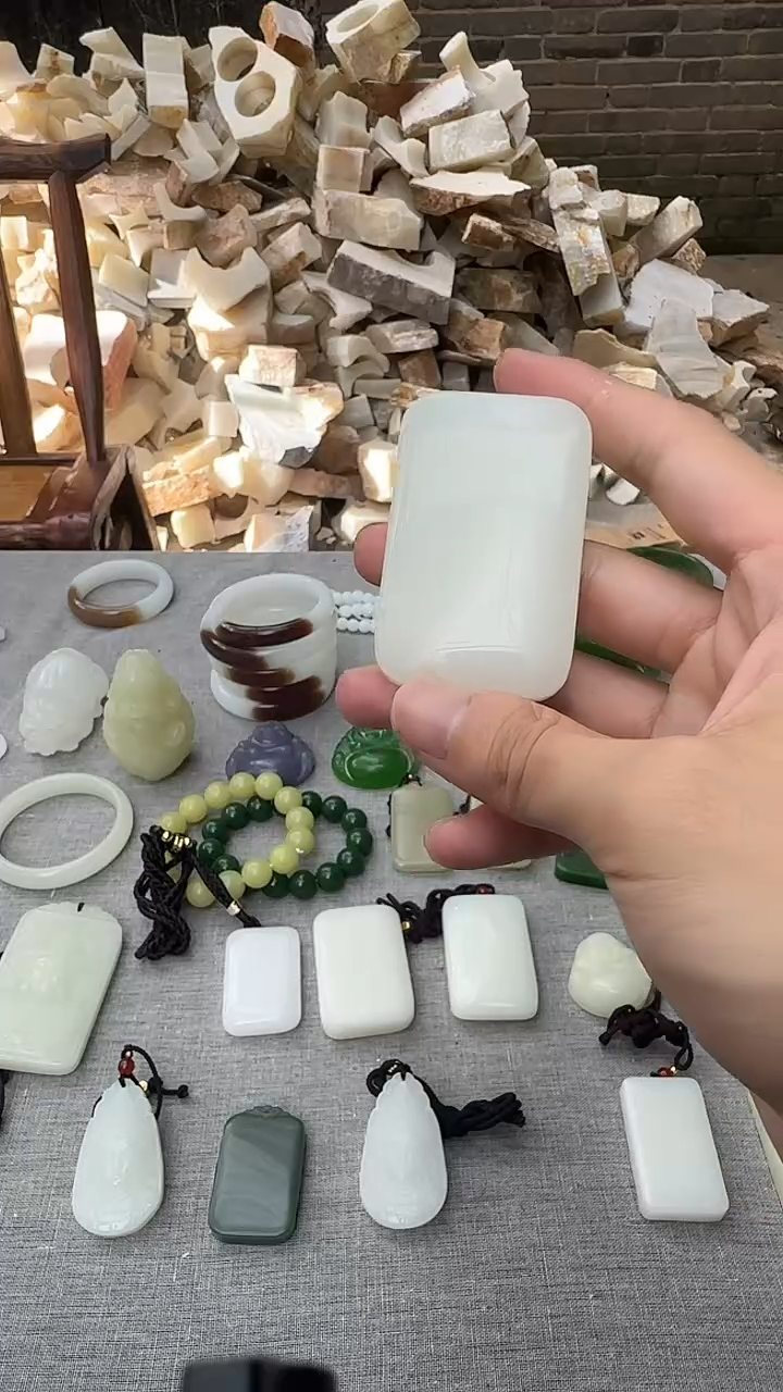 哼***呦未镶嵌时尚百搭男女款