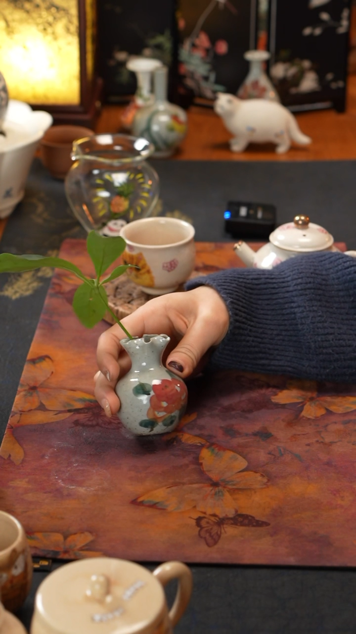 【闪购商品】手工手绘小花瓶手工手绘小花瓶