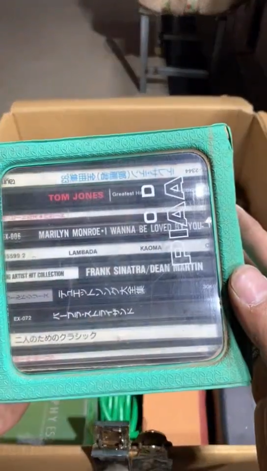 8新中古商品，瑕疵品，不保好坏。346