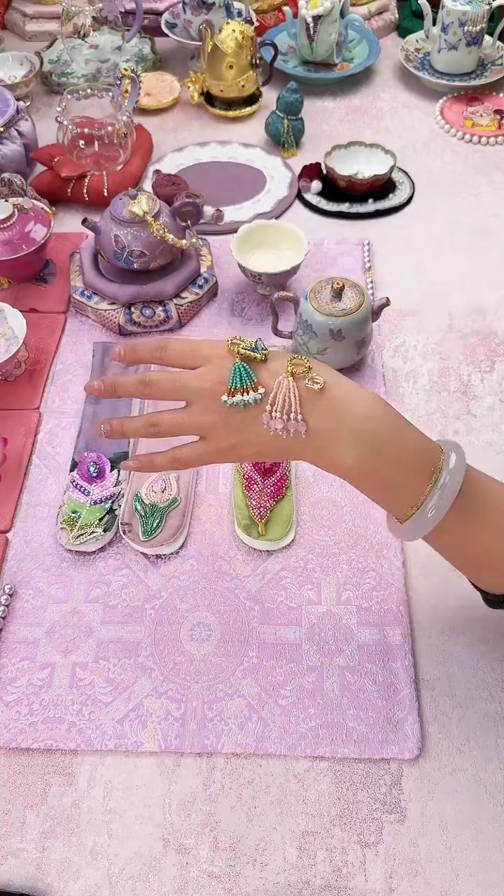 54两个小流苏提溜 