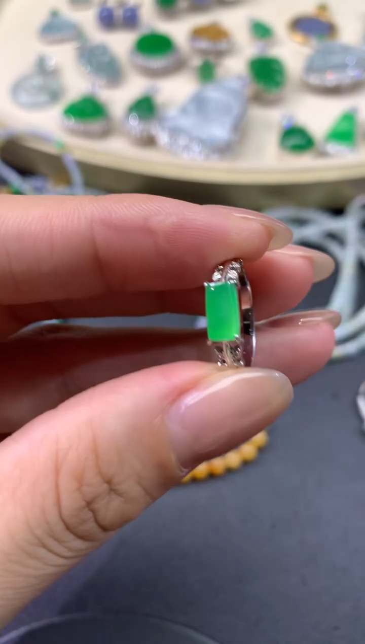 【闪购商品】翡翠戒指18K金镶嵌54天然A货翡翠