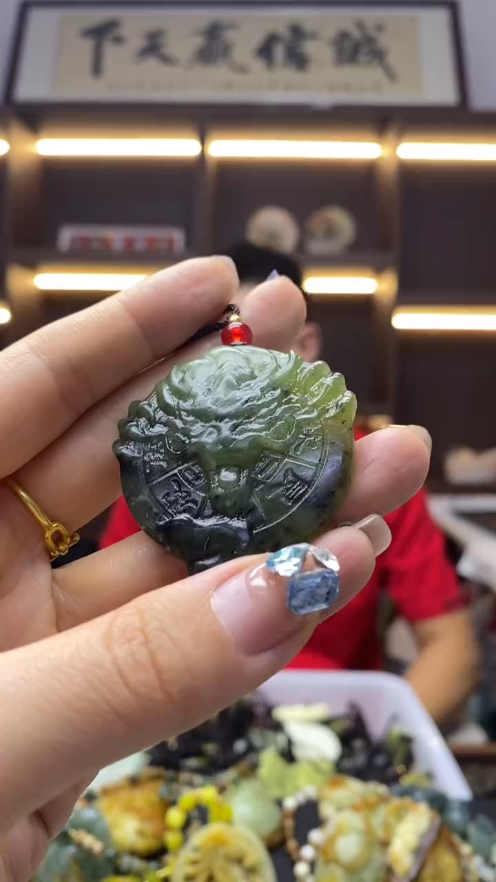 未镶嵌岫玉挂件  