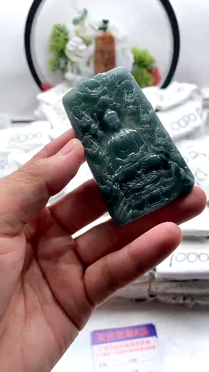 翡翠未镶嵌颈饰大日如来