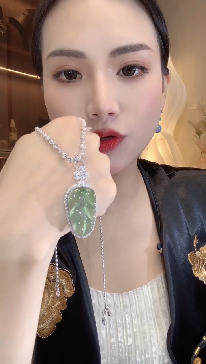 翡翠18K金镶嵌吊坠(不含链)C11