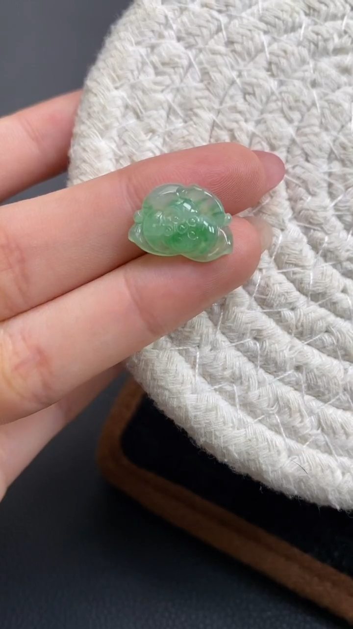 未镶嵌定制翡翠冰飘阳色绿莲花