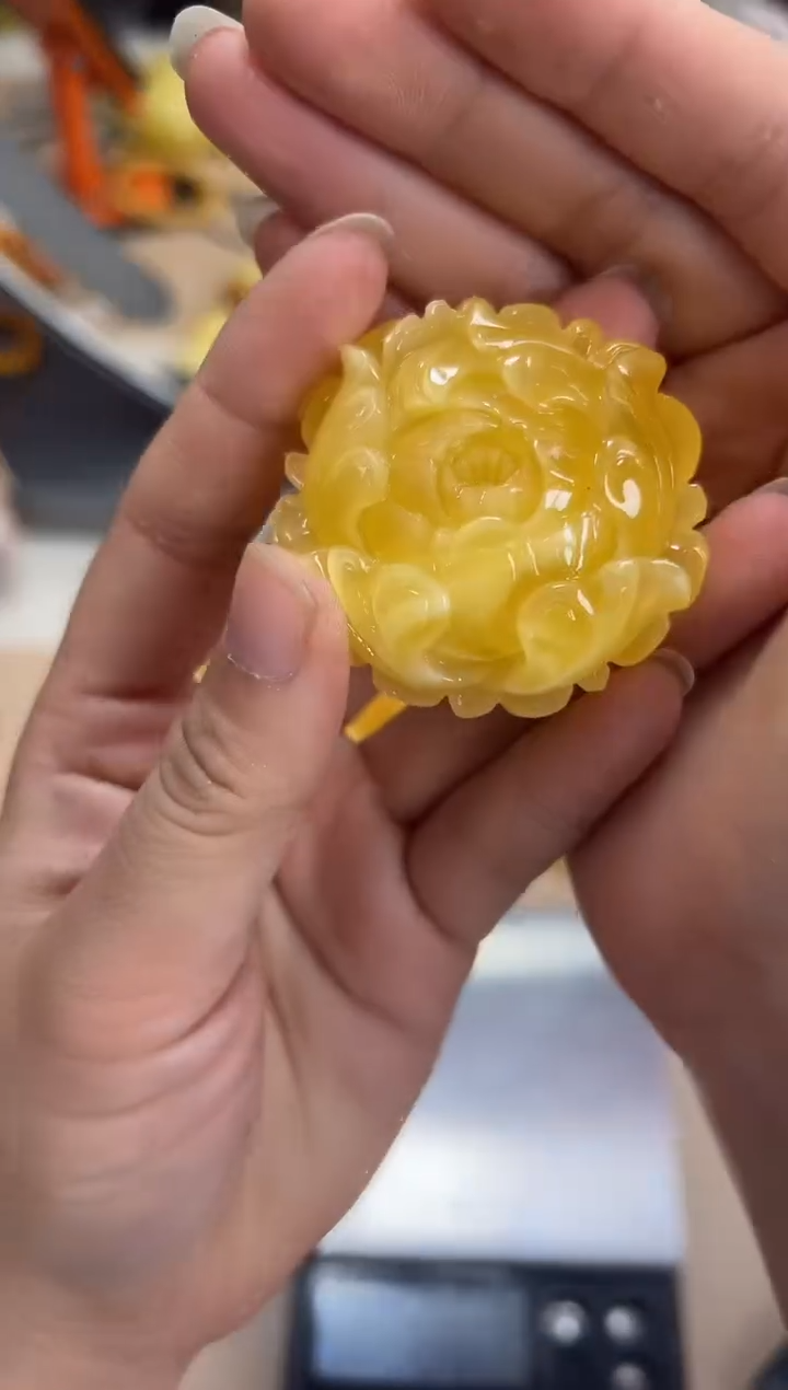 【闪购商品】琥珀裸石未镶嵌蜜蜡吊坠