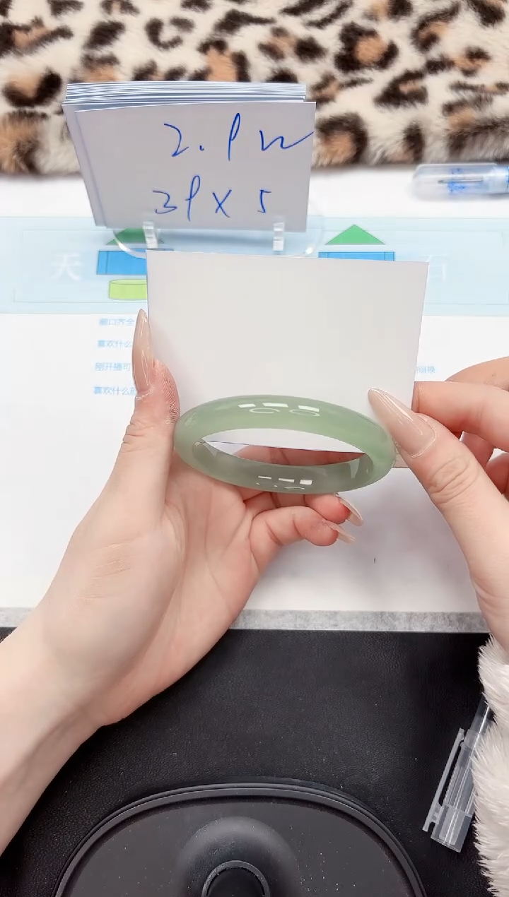 【闪购商品】石英质玉手镯未镶嵌350-56