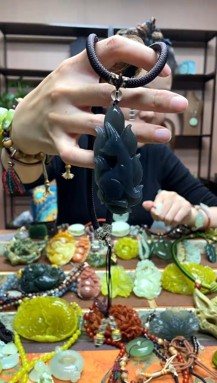 未镶嵌岫玉吊坠·