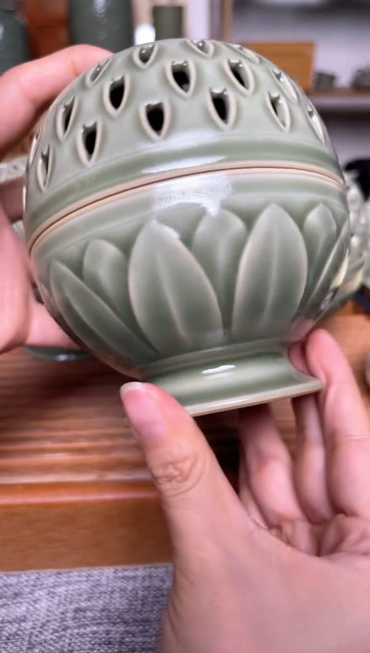 【闪购商品】其他纯手工万字纹镂空香薰炉