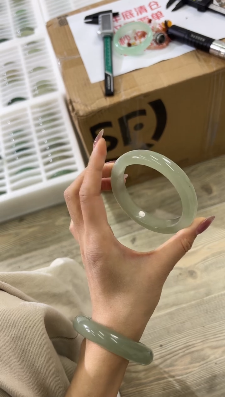 未镶嵌手镯石英质玉105-61D