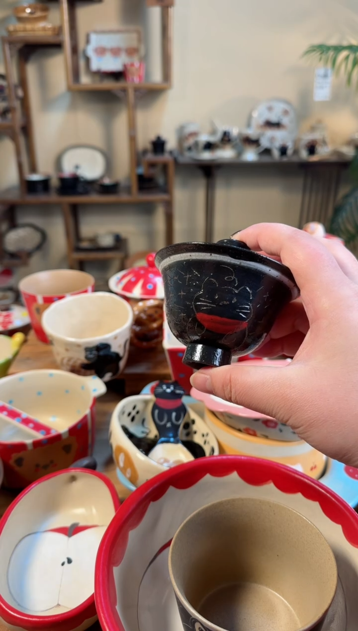 【闪购商品】紫沙红领巾猫咪盖碗高温瓷器