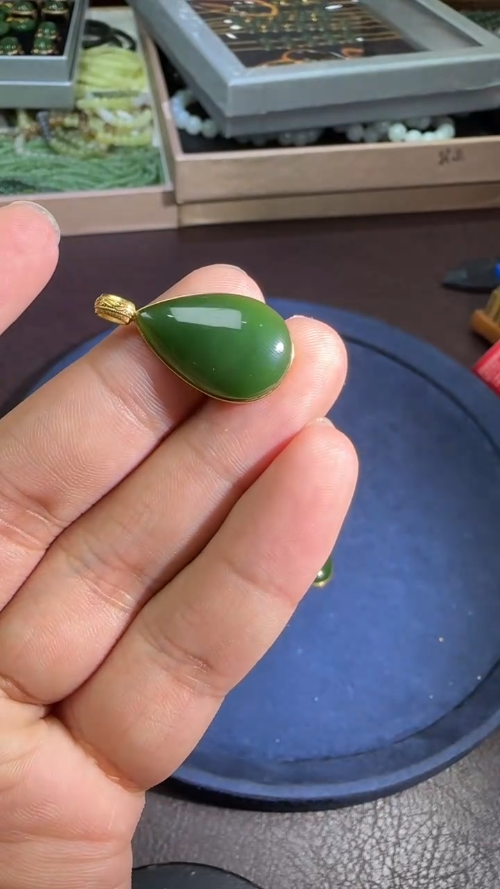 18K金镶嵌和田玉挂件【陆1201】47 5512 多样性发其一