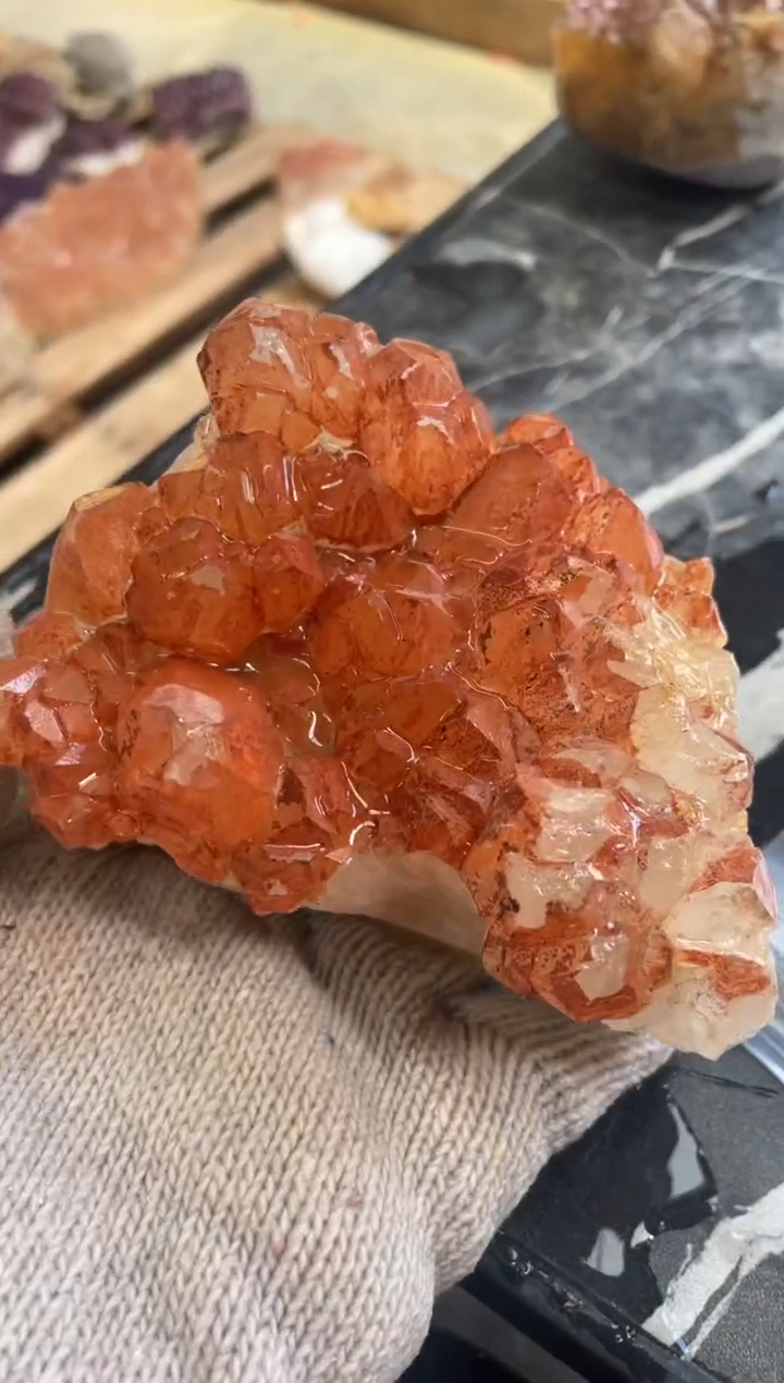 【闪购商品】水晶原石未镶嵌天然红超七水晶原石摆件