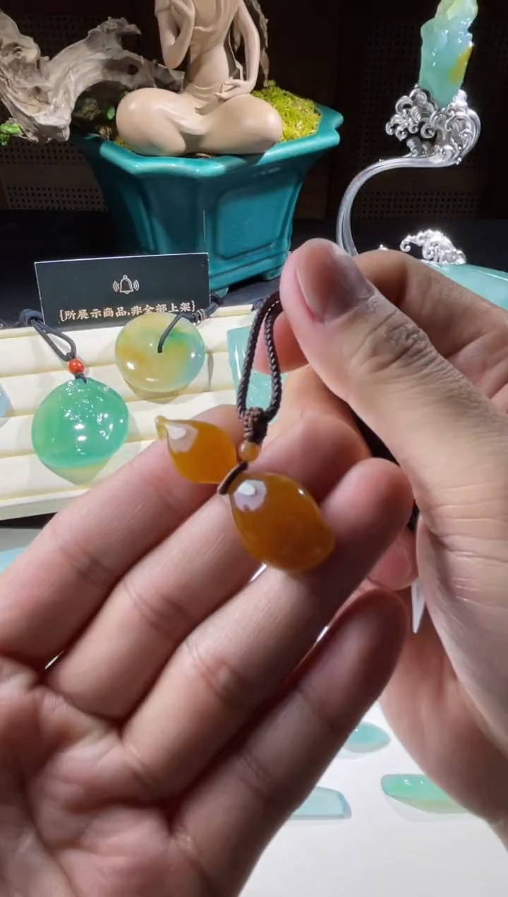 【闪购商品】翡翠颈饰未镶嵌大牛76