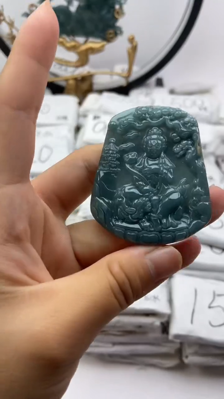 翡翠未镶嵌颈饰文殊