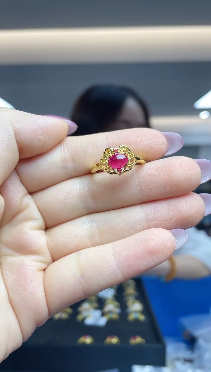 `未镶嵌红宝石（多样性发一件）培育