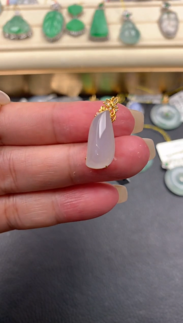 【闪购商品】翡翠颈饰18K金镶嵌Q635     