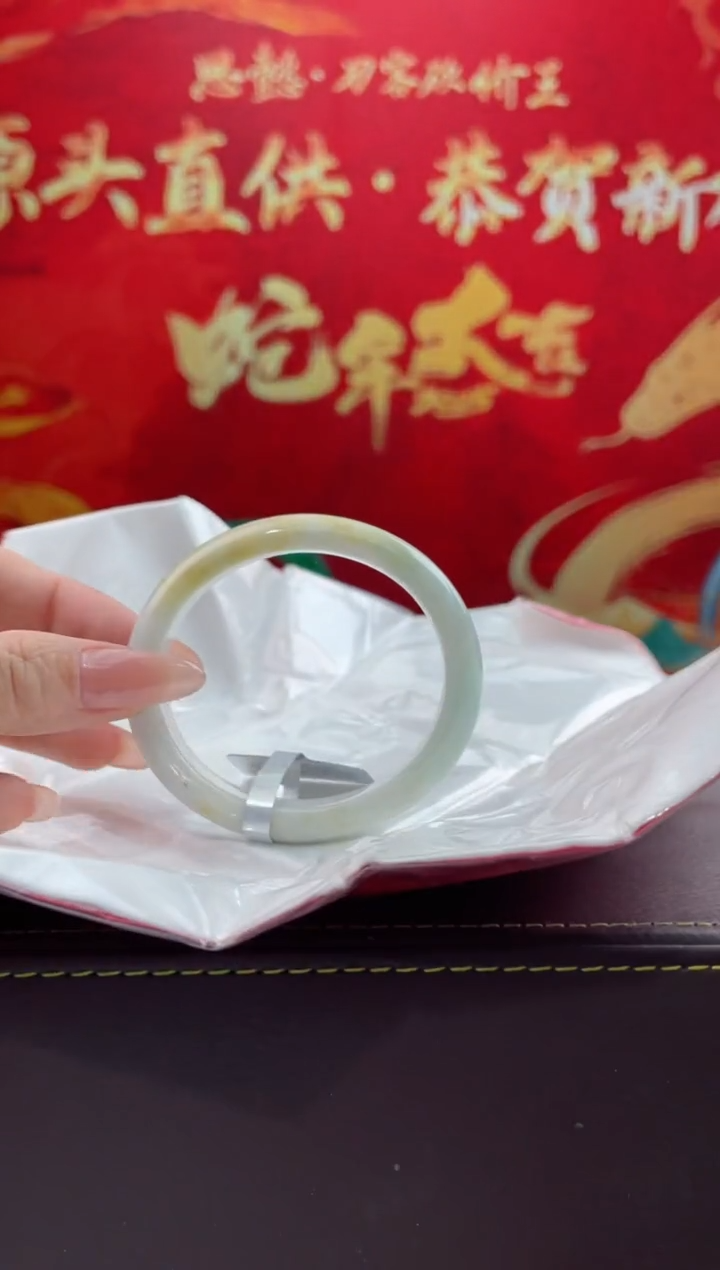 【闪购商品】翡翠手镯未镶嵌10翡翠手镯（微瑕）