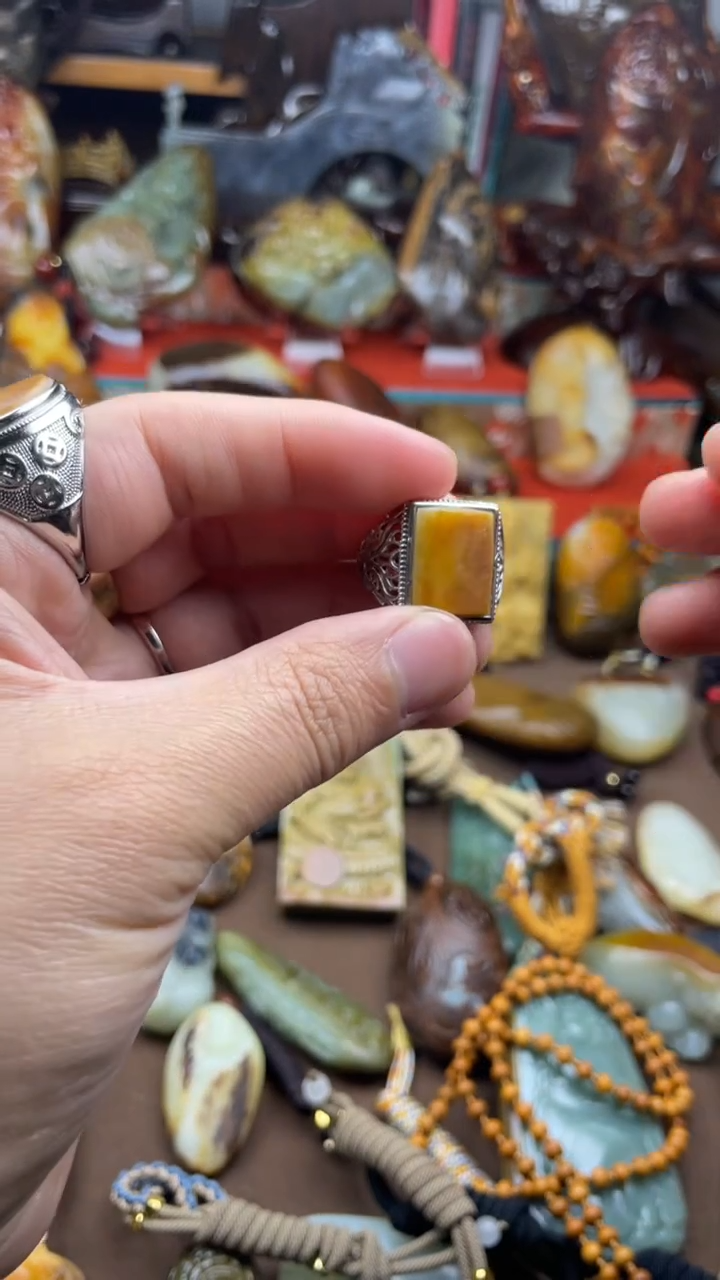 未镶嵌戒指和田玉和田玉戒指