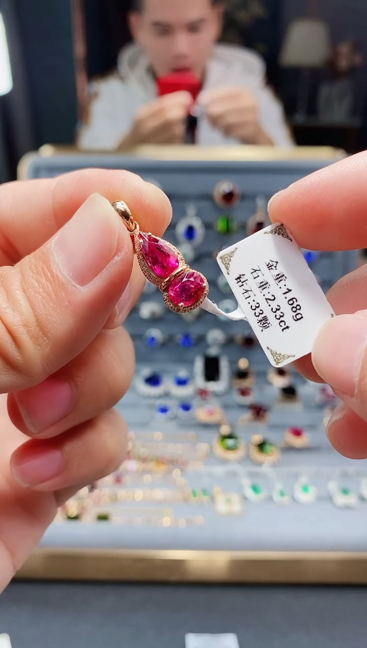 【闪购商品】碧玺颈饰18K金镶嵌2.33.。