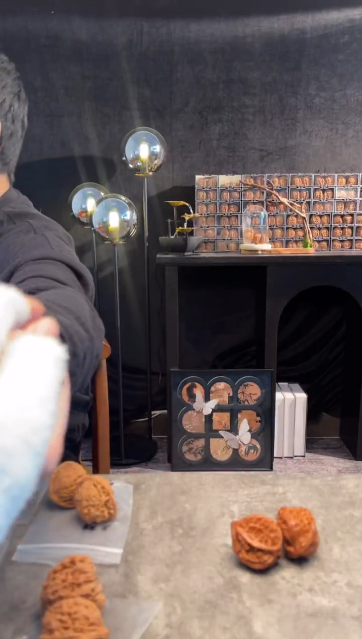 吊坠文玩核桃M****人南将