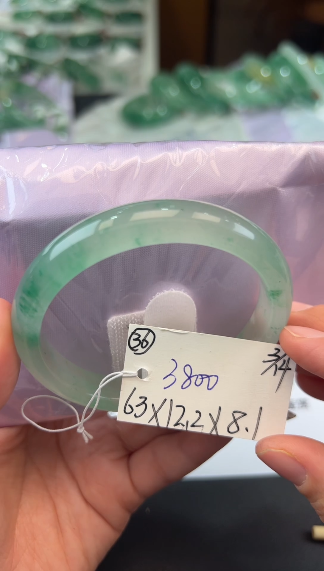 【闪购商品】石英质玉未镶嵌手镯非洲翠拍下联系小耳机看购买须知！