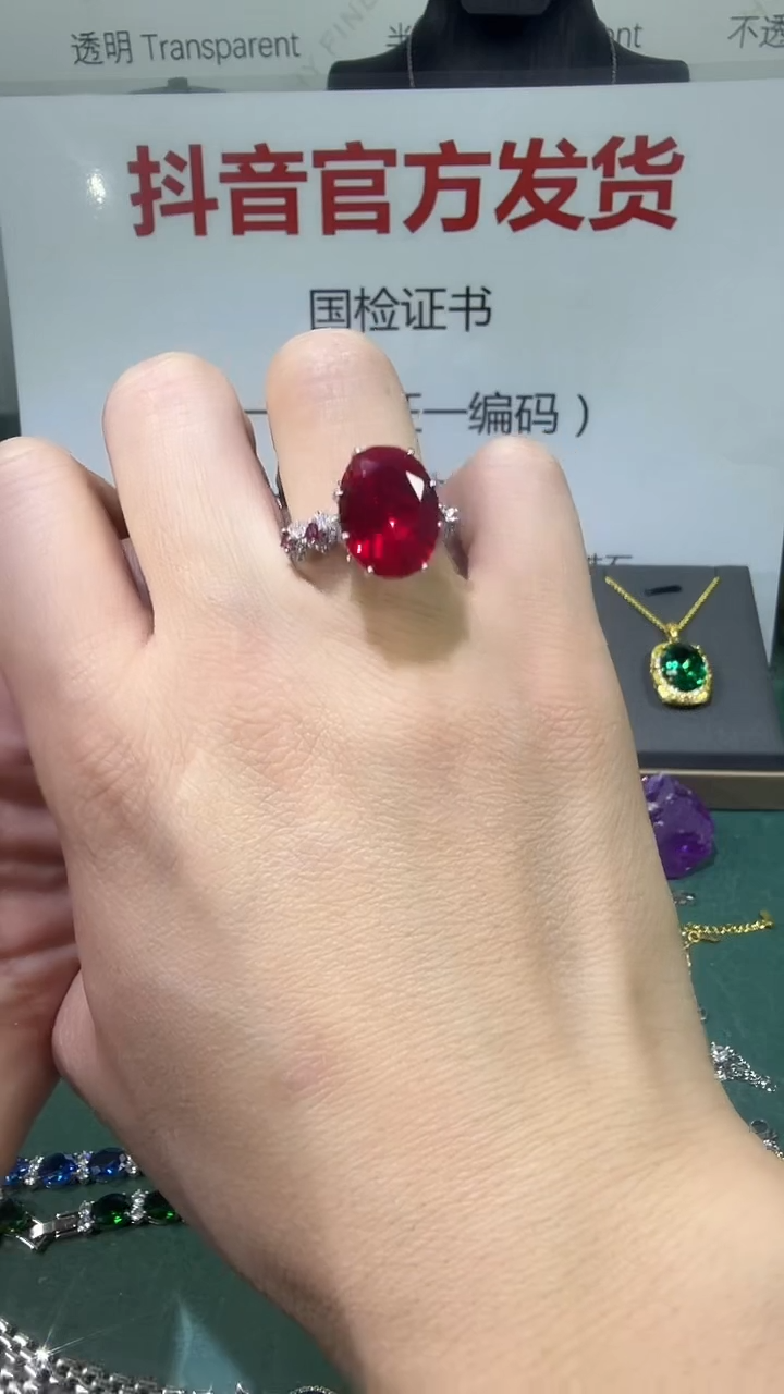 18K金镶嵌戒指红宝石1