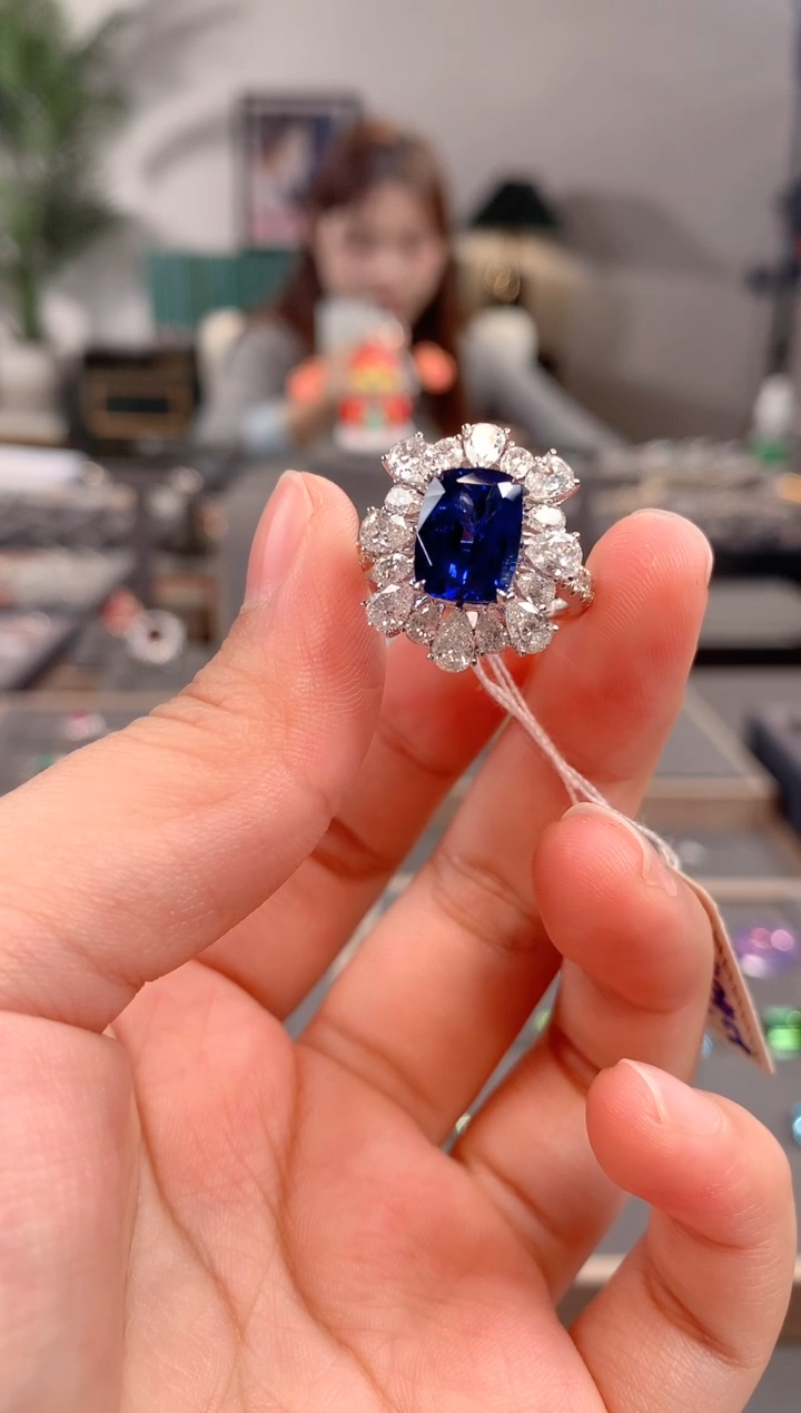 【闪购商品】蓝宝石戒指18K金镶嵌蓝宝石戒指