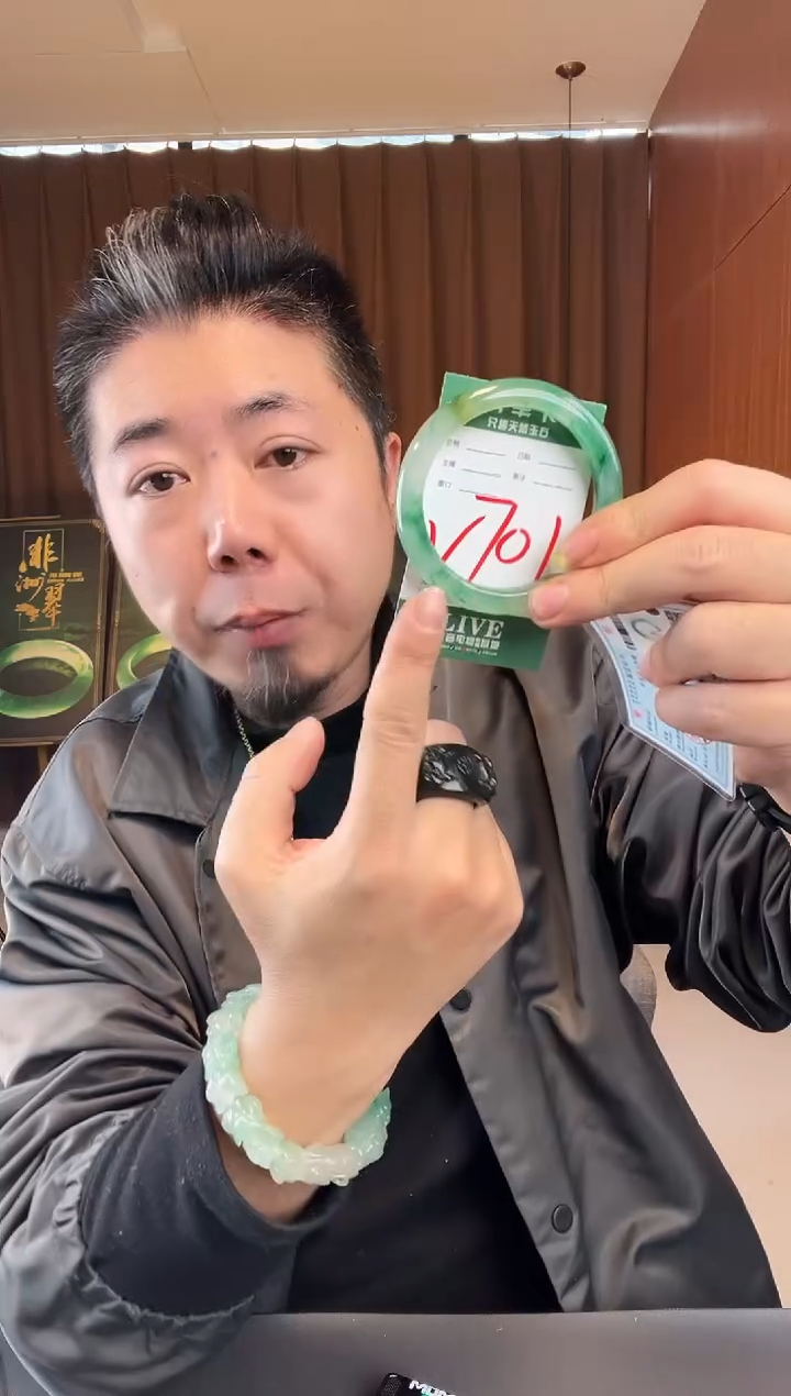 【闪购商品】石英质玉手镯未镶嵌非洲翠