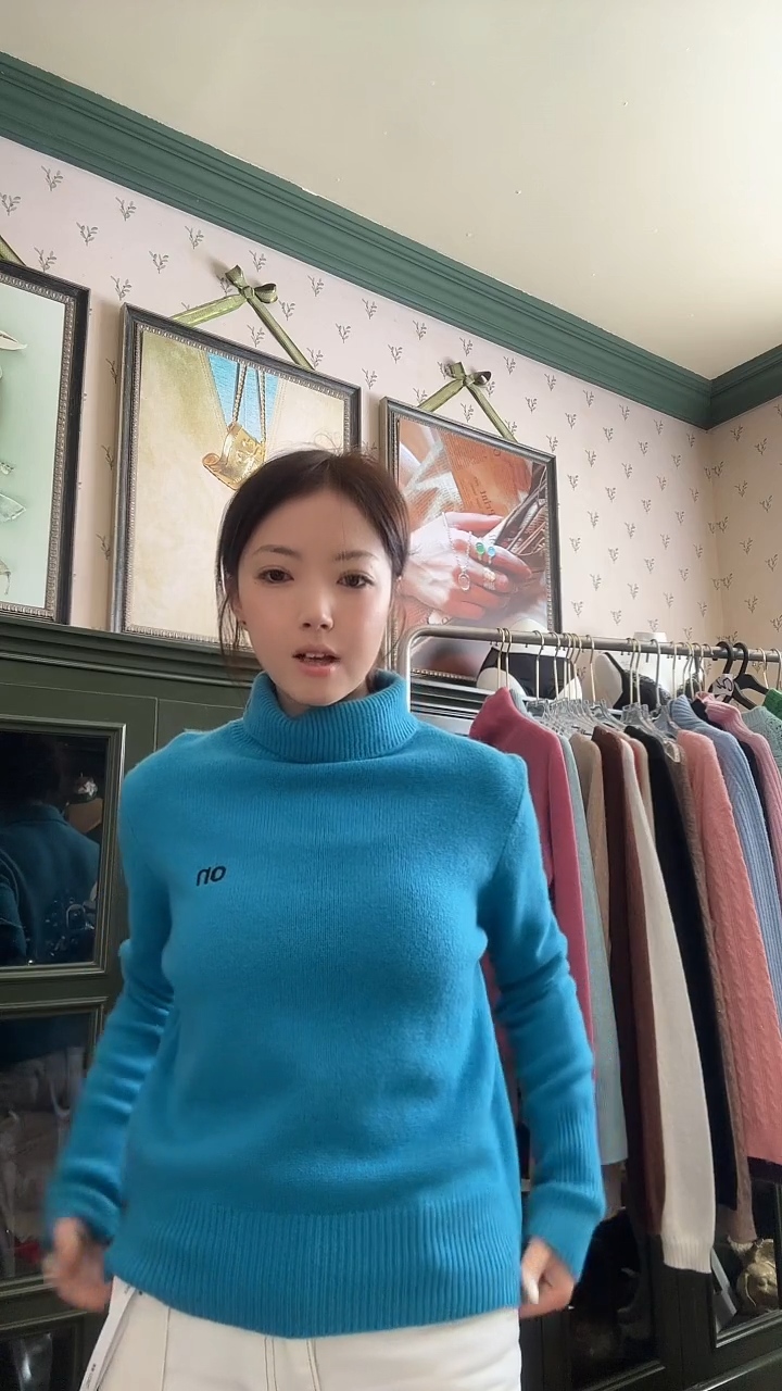 经典刺绣蓝色羊毛套头衫