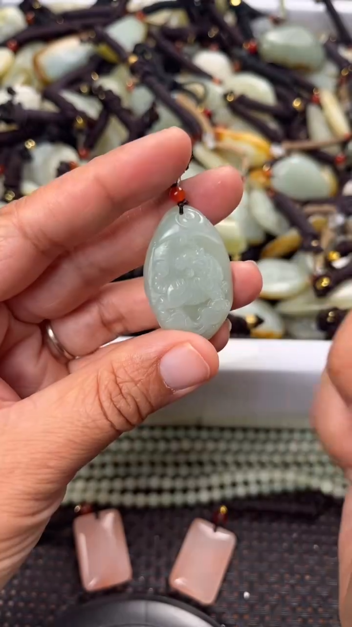 【闪购商品】和田玉颈饰未镶嵌多样性发货没有证书拍一发一有瑕