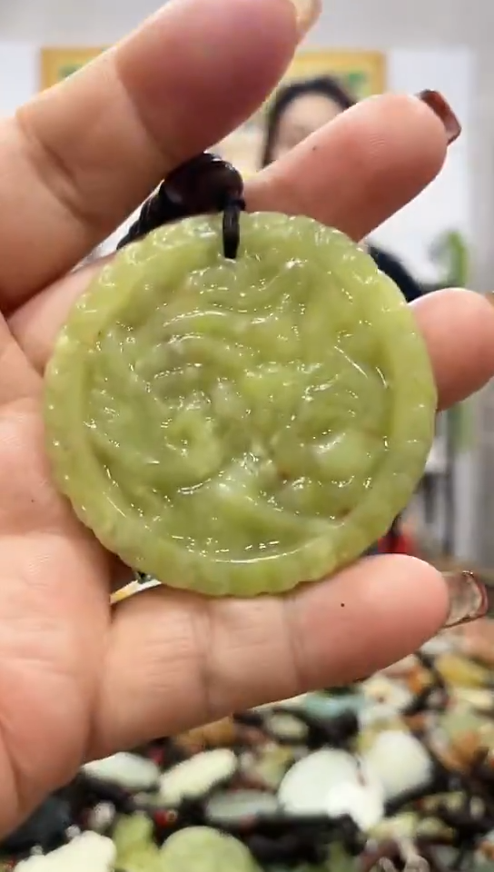 未镶嵌岫玉挂件 