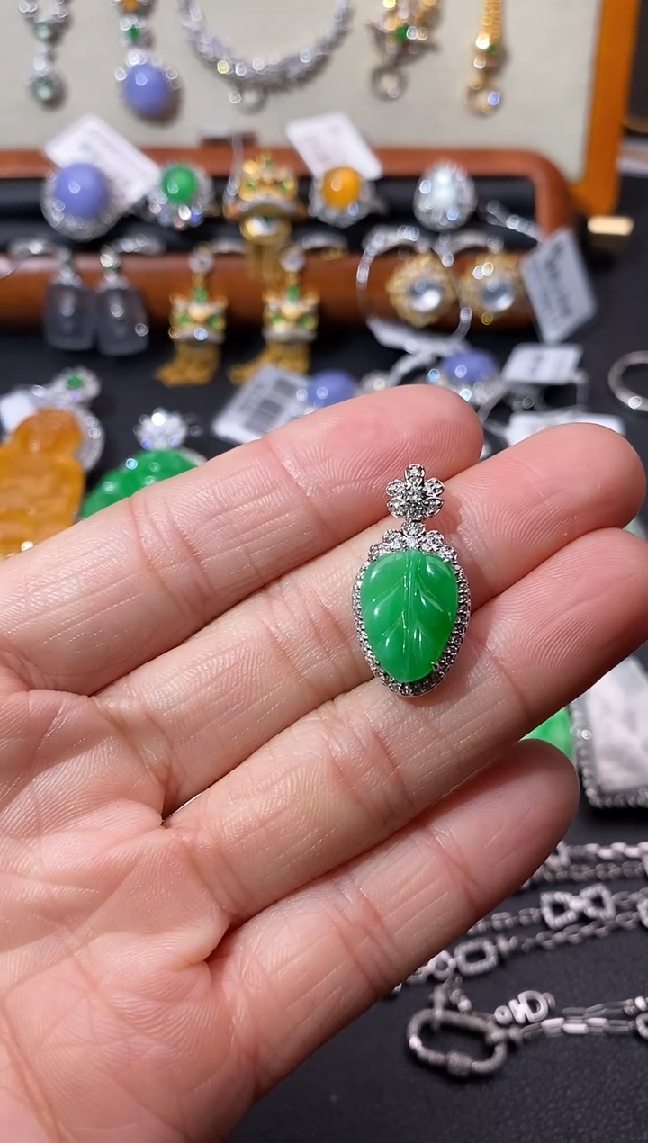 【闪购商品】翡翠颈饰18K金镶嵌吊坠