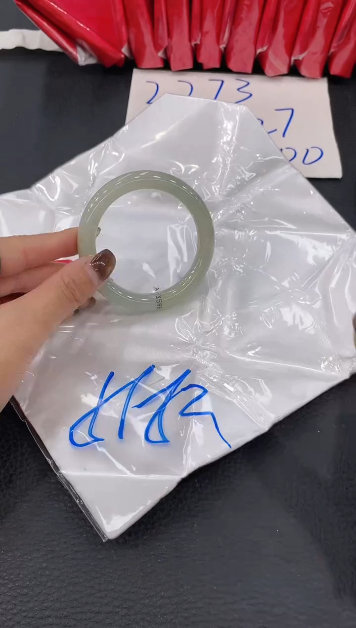 【闪购商品】翡翠手镯未镶嵌手镯