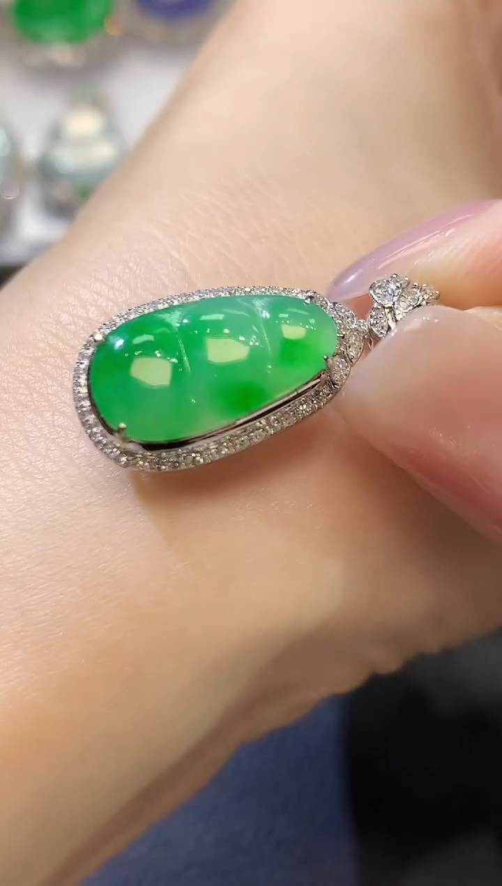 【闪购商品】翡翠吊坠(不含链)18K金镶嵌A24