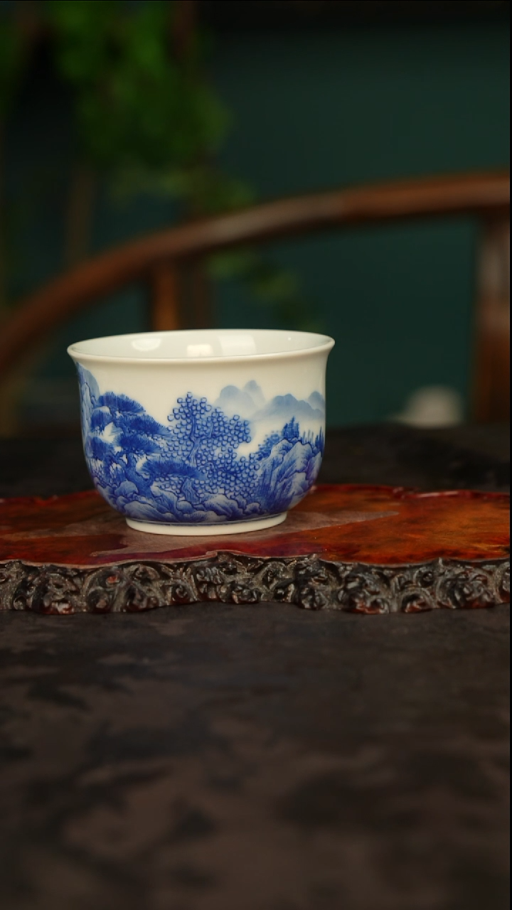 青花手绘山水主人杯