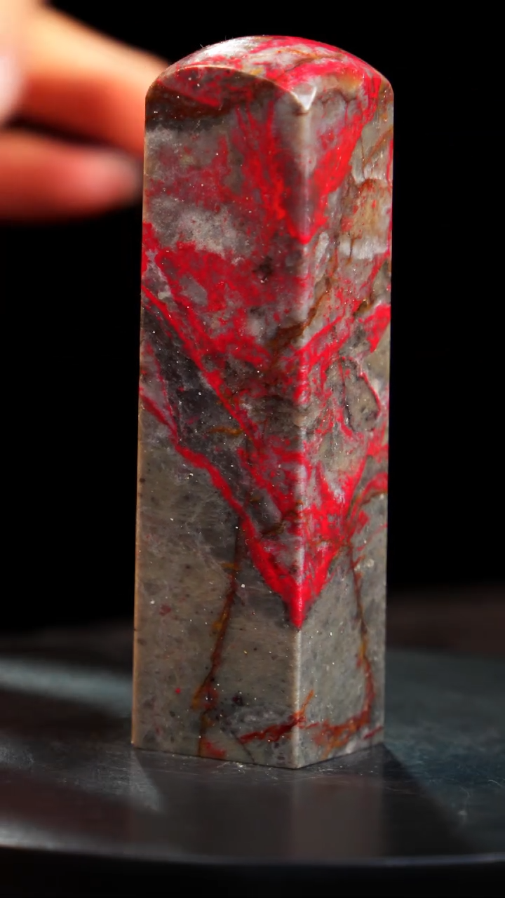 昌化石牛角鸡血石大红袍